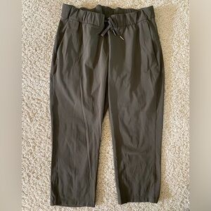 Lululemon On The Fly Crop *23"